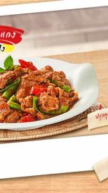 https://www.maggi.co.th/sites/default/files/styles/search_result_153_272/public/how-to-stir-fried-red-curry-paste-banner.jpg?itok=1c66BrBc