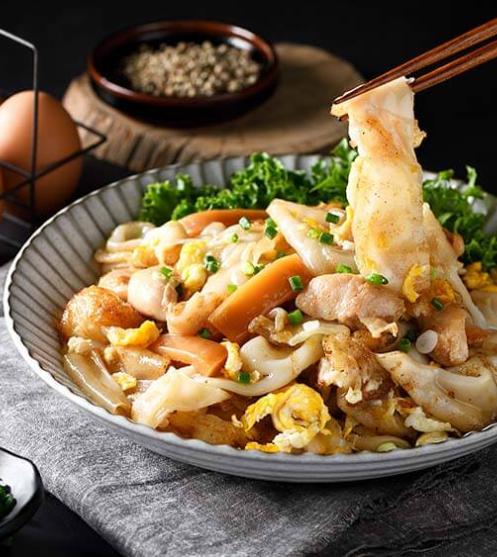 stir-fried-rice-noodle-with-chicken