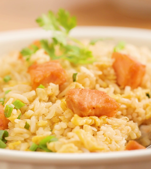 ข้าวผัดแซลมอน